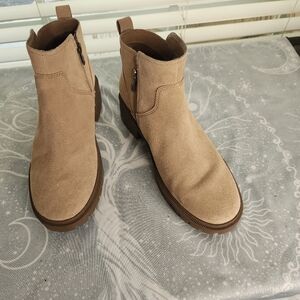 NWOT‎ Koolaburra Tan Booties  Size 8